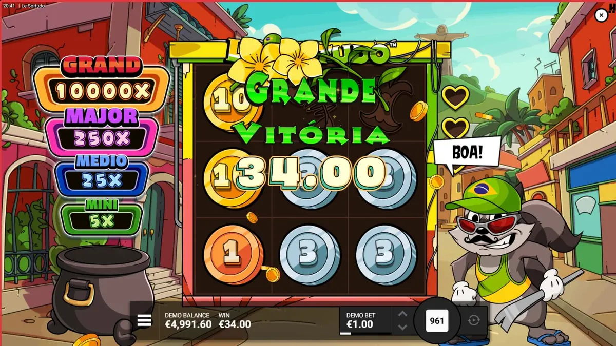 Le Sortudo slot game dengan karakter rakun Smokey di latar belakang jalanan Brasil